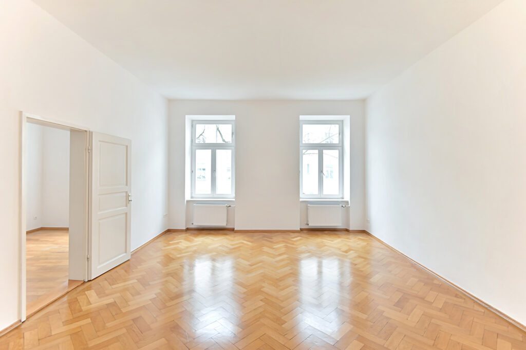 Helle Altbauwohnung mit Parkett und hohen Fenstern