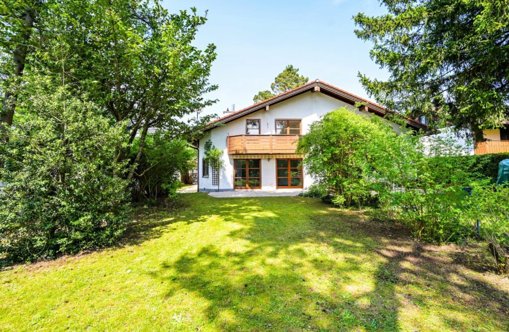 Haus auf großem Gartengrundstück in München