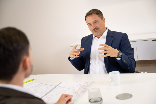 Immosmart-Geschäftsführer Fritz Stelzer im Beratungsgespräch