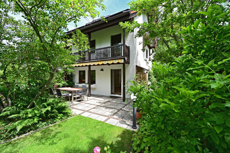 Reiheneckhaus mit Garten in München