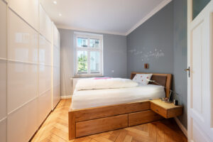 Geräumiges Schlafzimmer