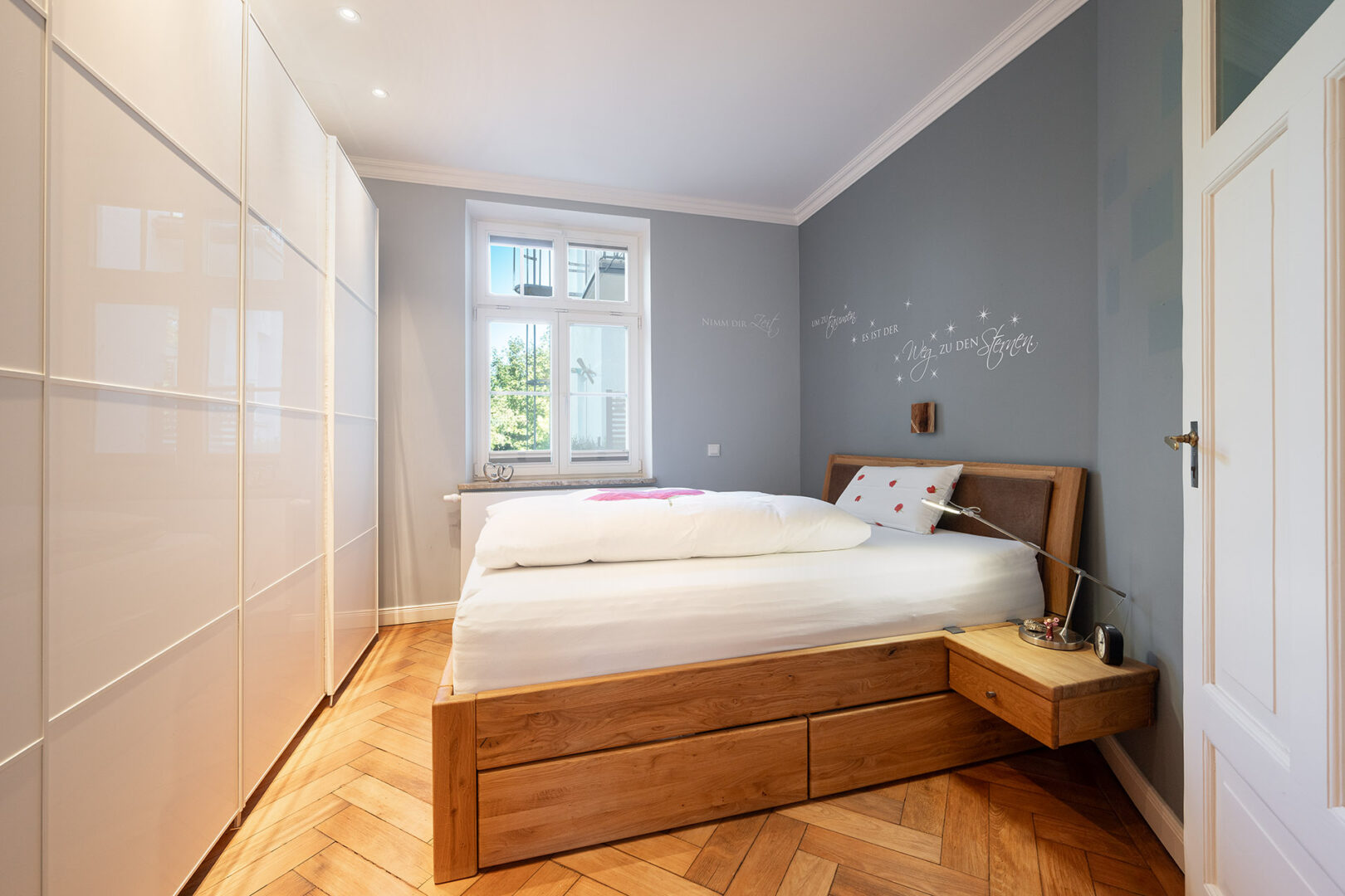 Geräumiges Schlafzimmer