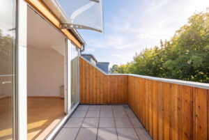 Terrasse mit grünem Ausblick