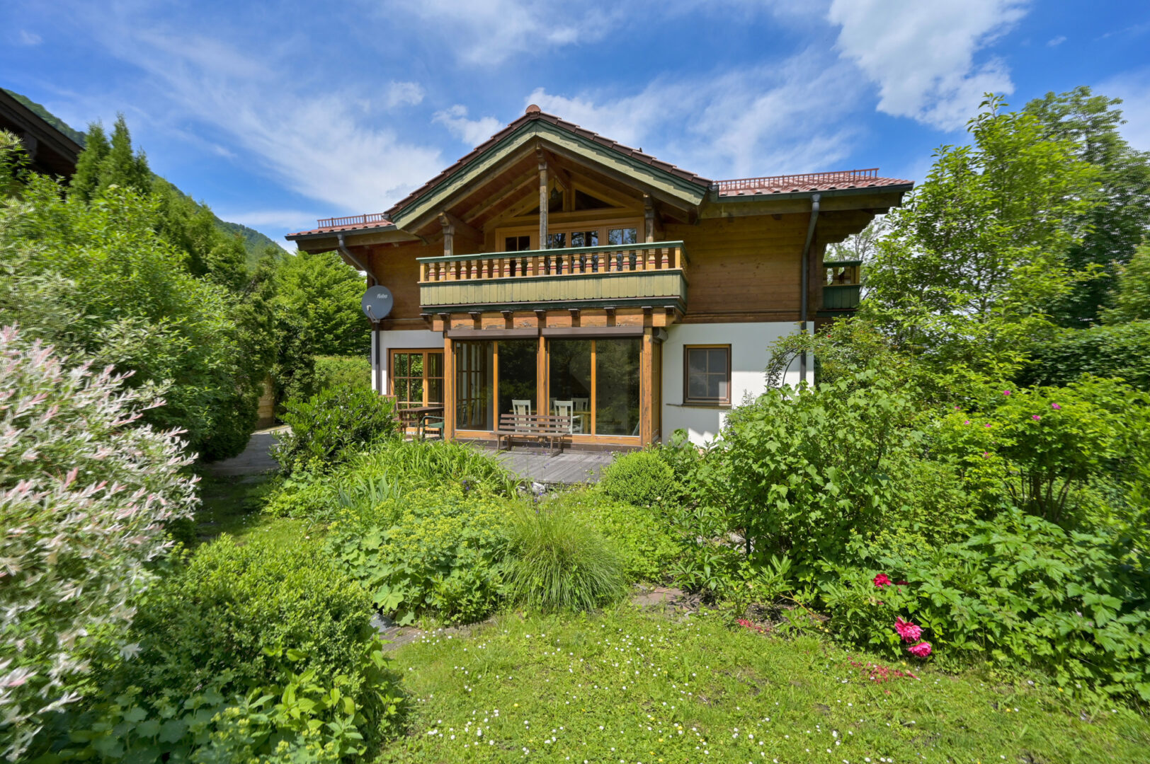Haus mit Garten und Terrasse