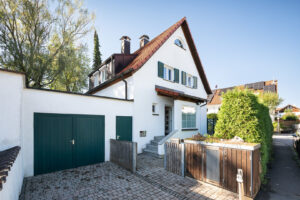 Einfamilienhaus mit Garage