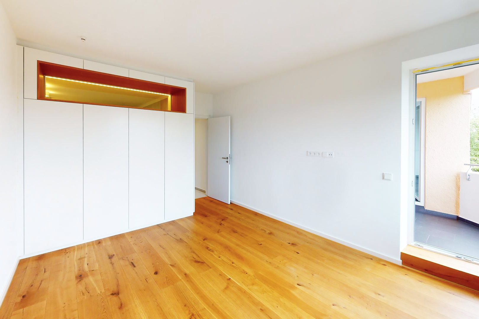 Schlafzimmer mit Einbauschrank