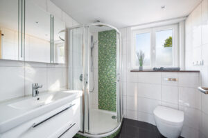 Bad mit Dusche