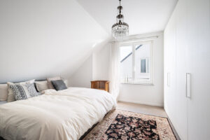 Großzügiges Elternschlafzimmer