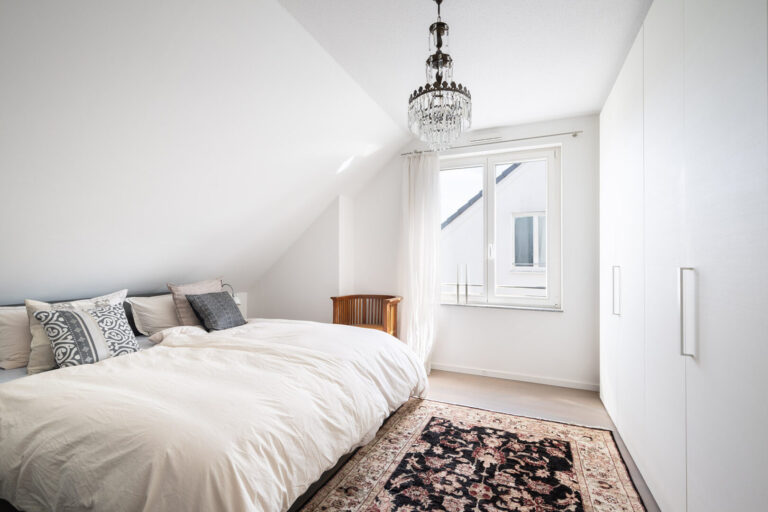 Großzügiges Elternschlafzimmer
