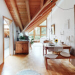 Heller Wohn-/Essbereich